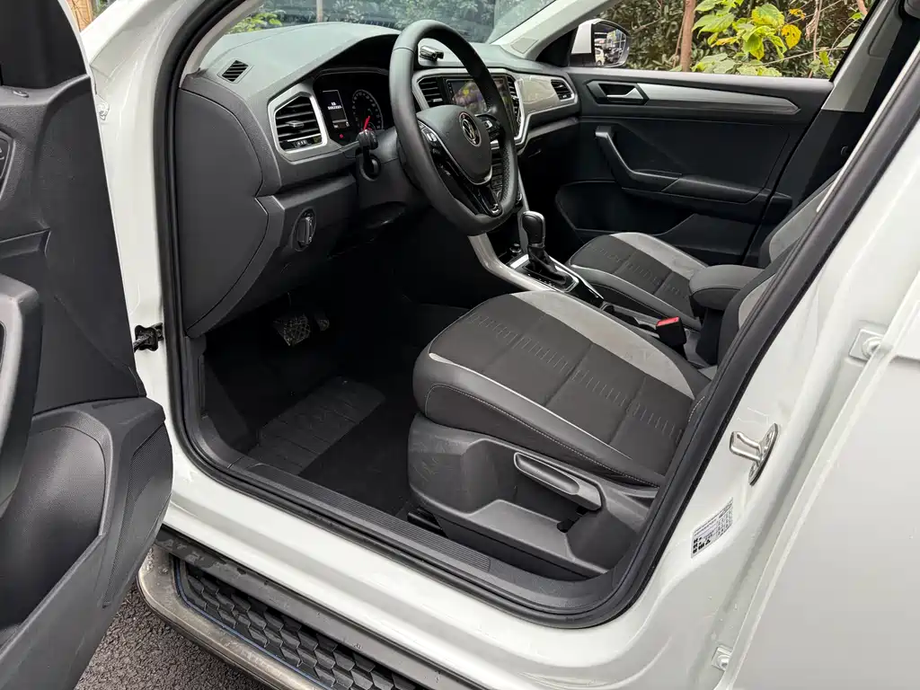 VOLKSWAGEN T ROC EXPLORING SONGS