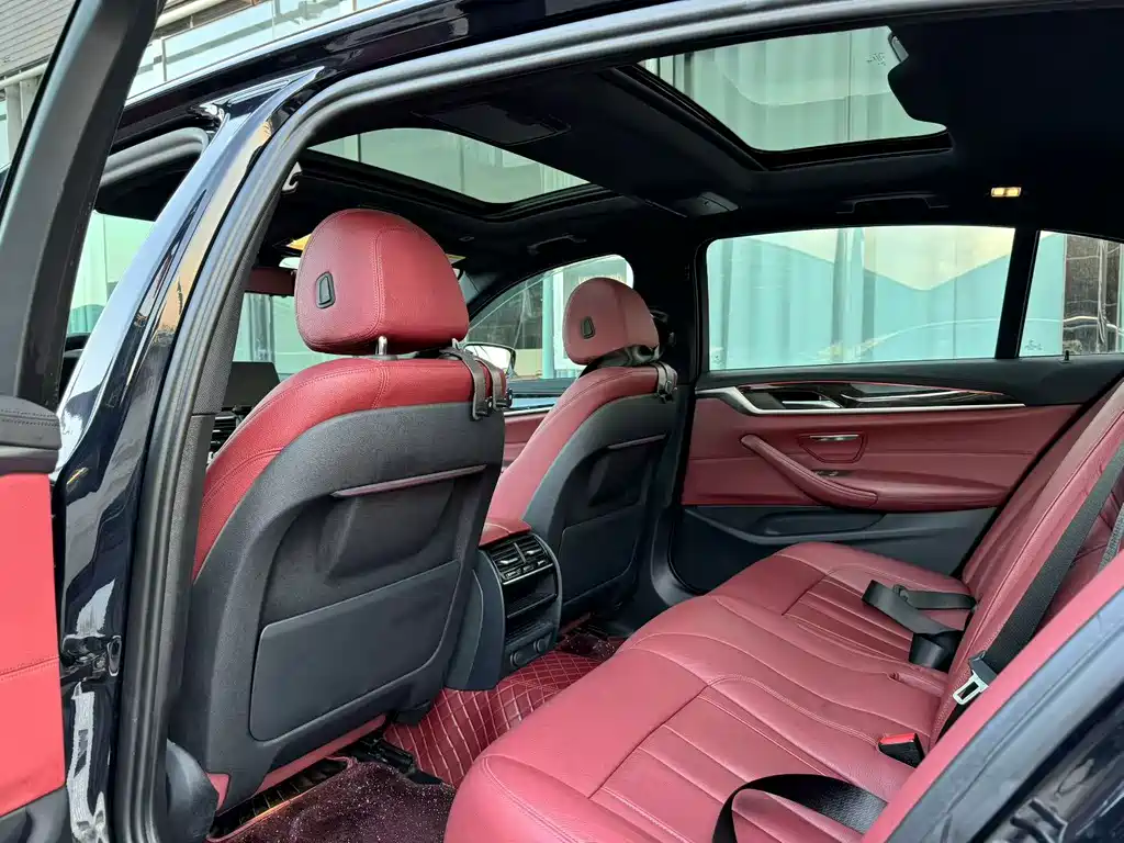 BMW 5 Series — миниатюра 9