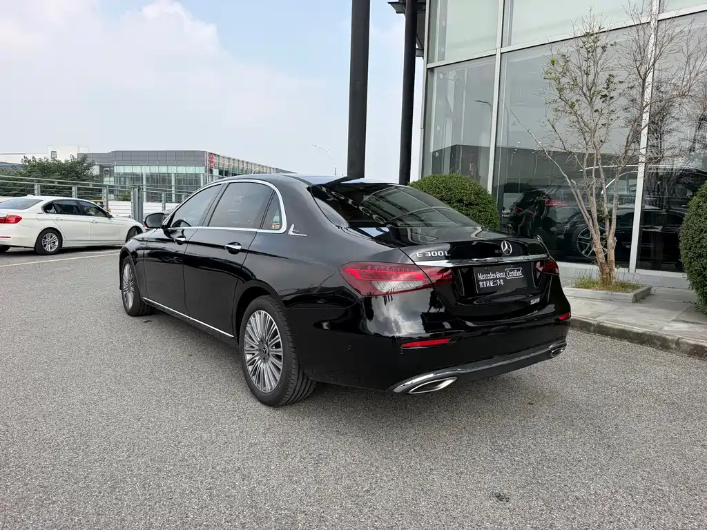 Mercedes-Benz E-Class — миниатюра 17