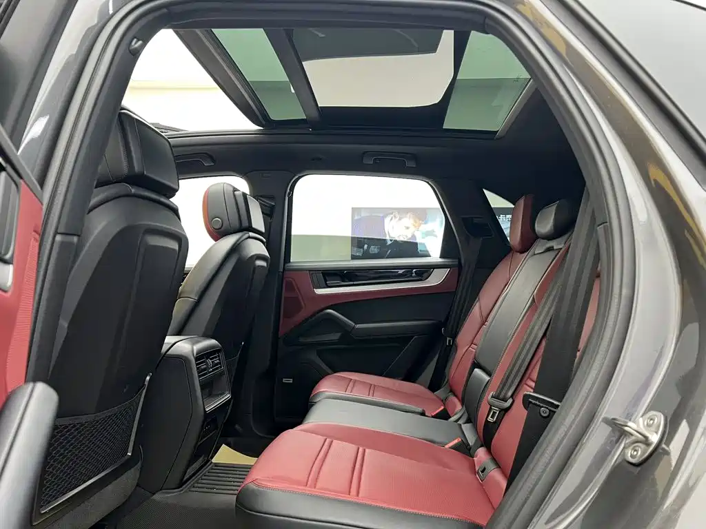Porsche Cayenne — миниатюра 22