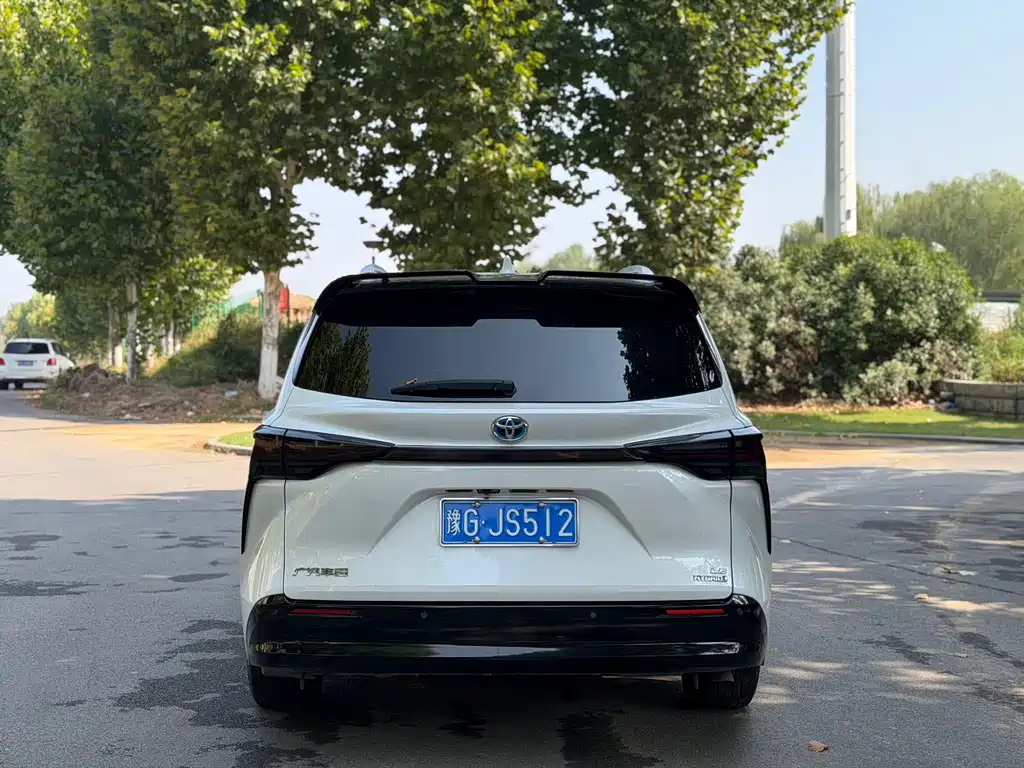 Toyota Sienna — миниатюра 8