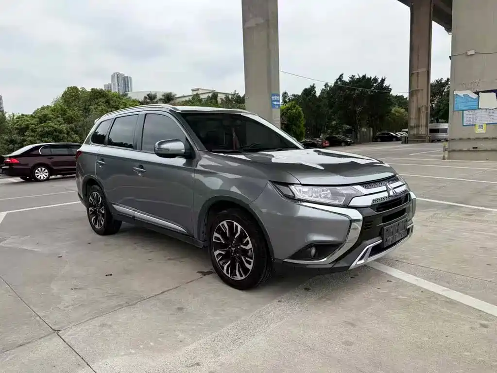 MITSUBISHI OUTLANDER