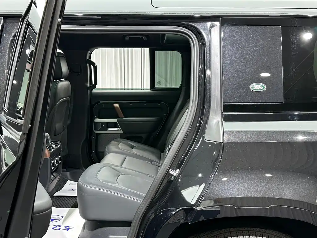 Land Rover Defender — миниатюра 20