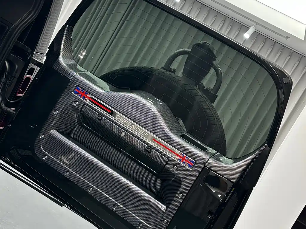 Land Rover Defender — миниатюра 32