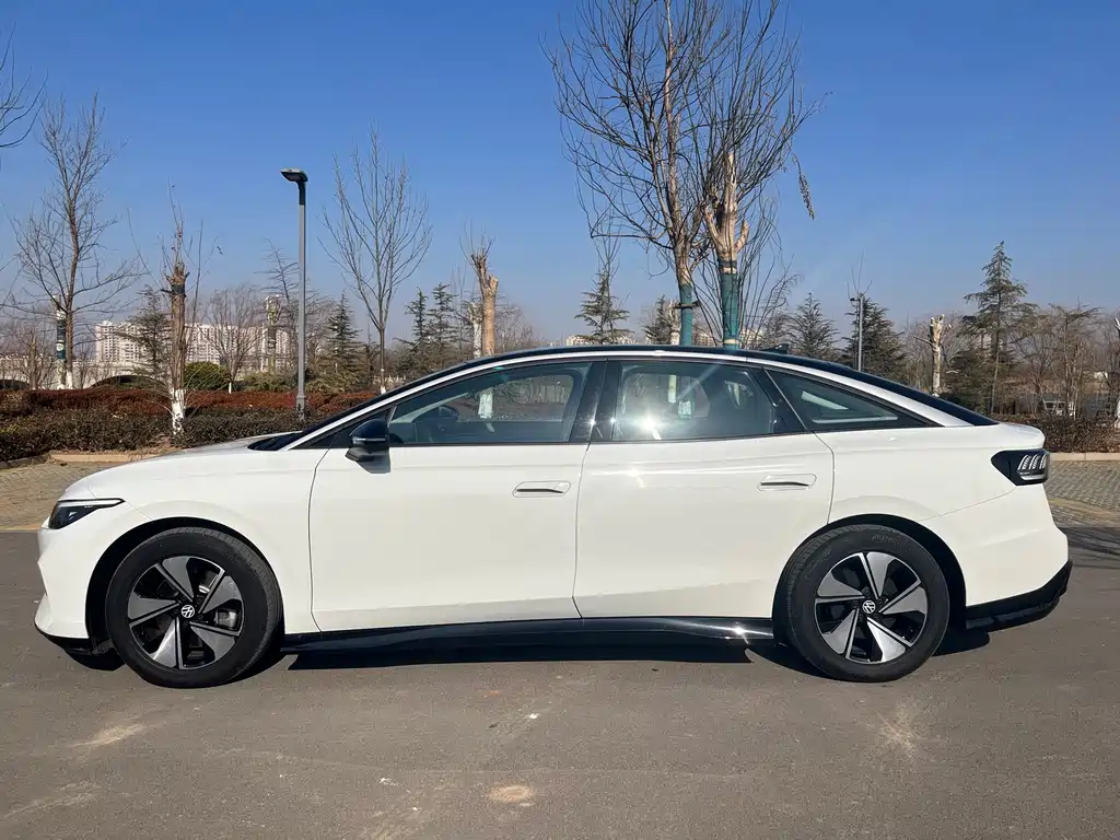 VOLKSWAGEN ID.7 VIZZION