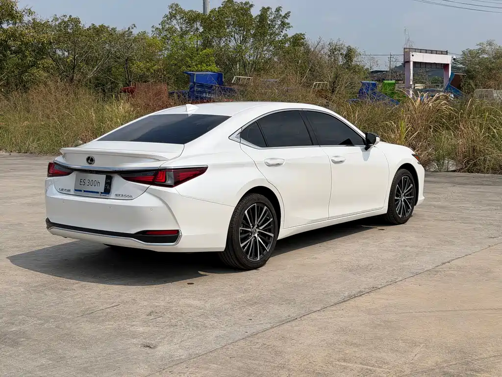 Lexus ES — миниатюра 18