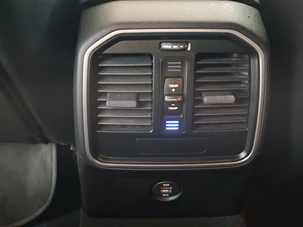 Porsche Macan — миниатюра 11
