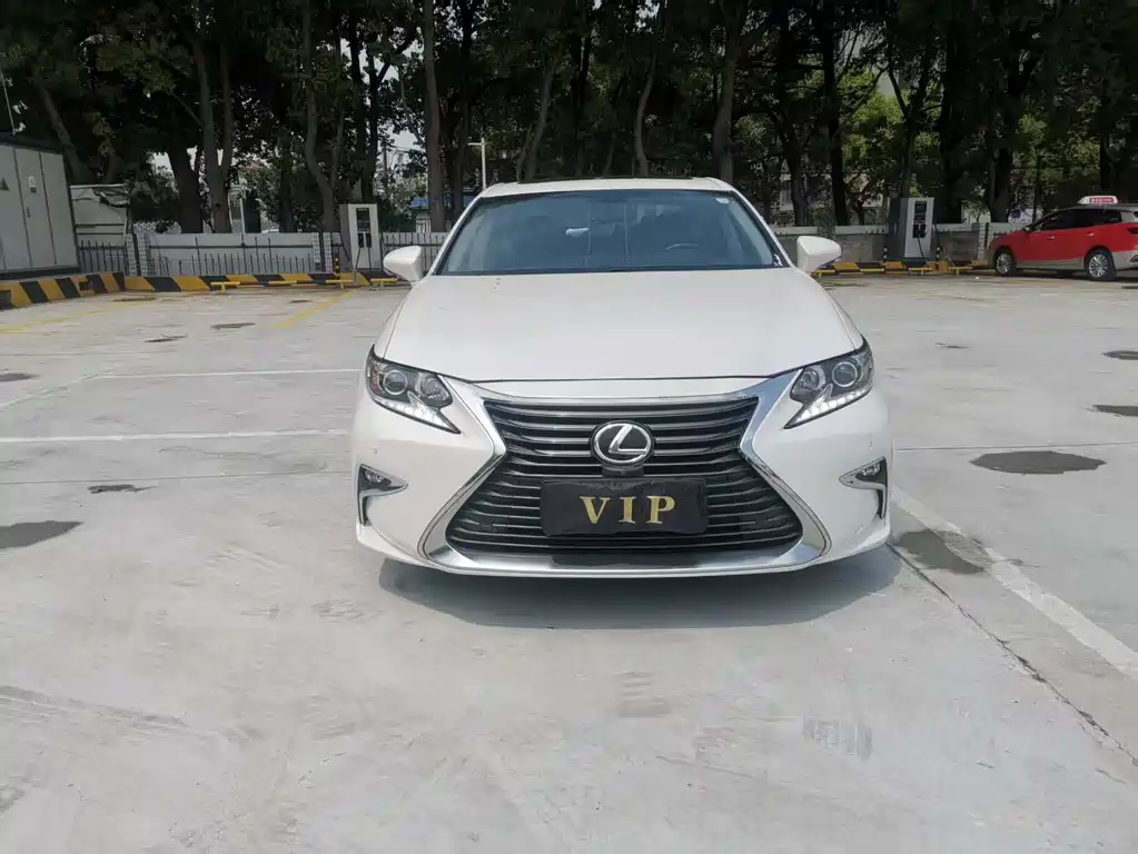Lexus ES 2017