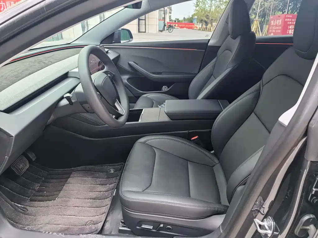 Tesla Model 3 — миниатюра 3