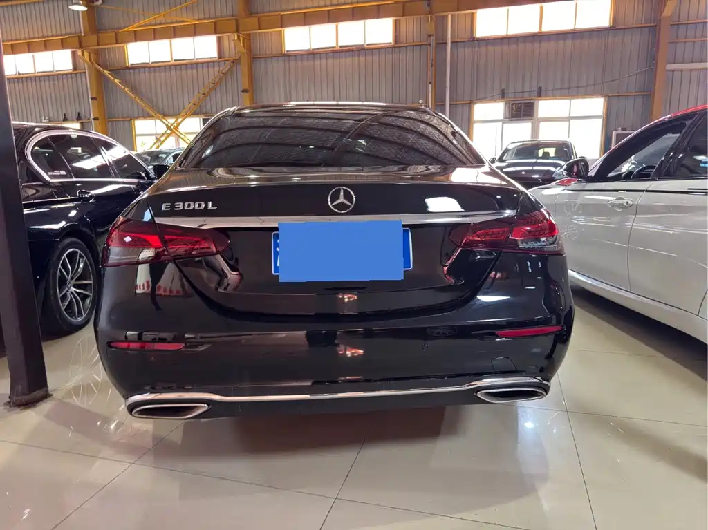 Mercedes-Benz E-Class — миниатюра 8