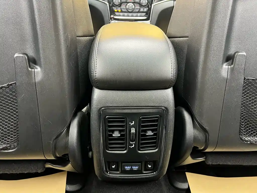 Jeep Grand Cherokee (Import) — миниатюра 28