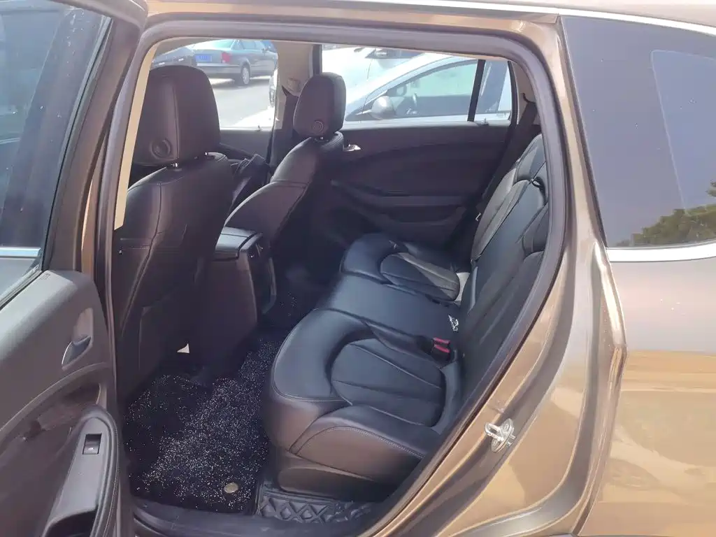Buick Envision Plus — миниатюра 13
