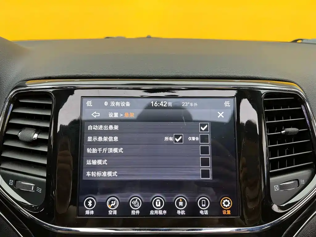 Jeep Grand Cherokee (Import) — миниатюра 23