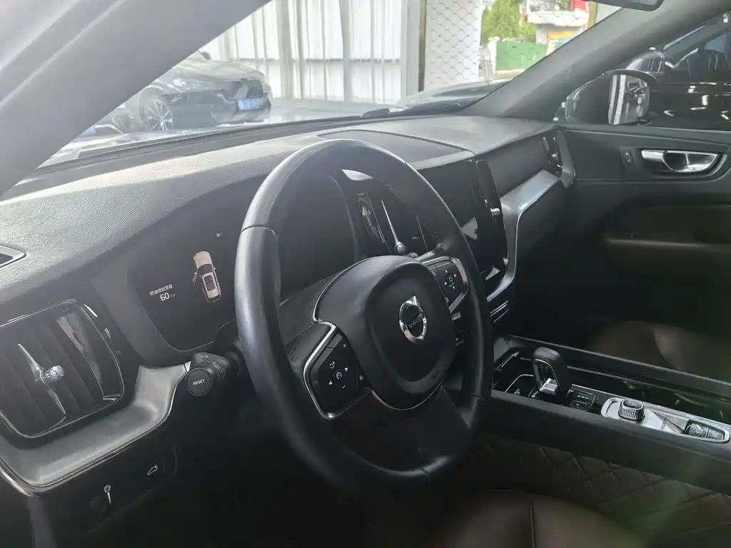 Volvo XC60 — миниатюра 6