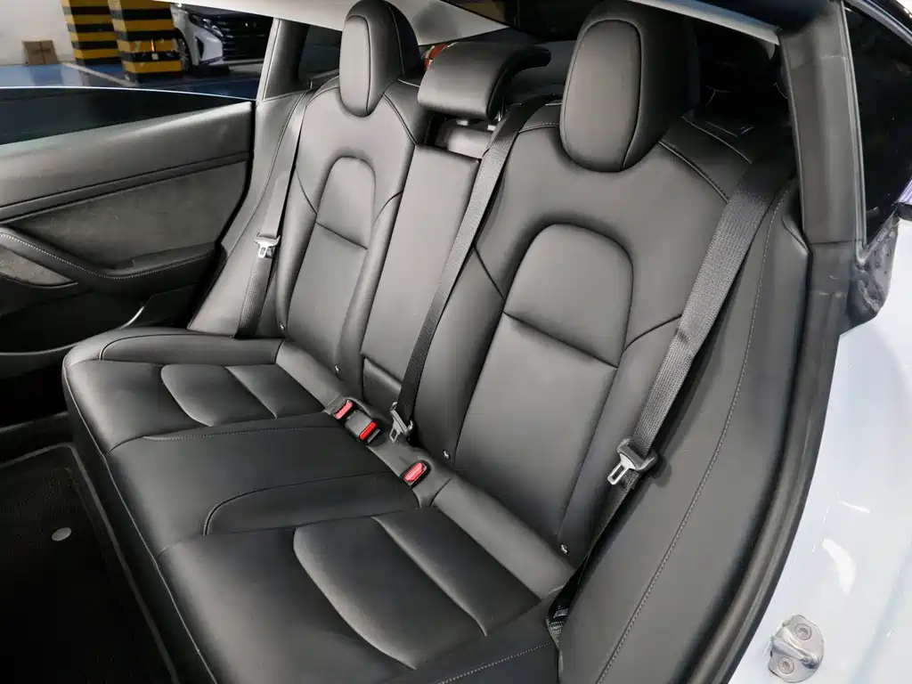 Tesla Model 3 — миниатюра 9