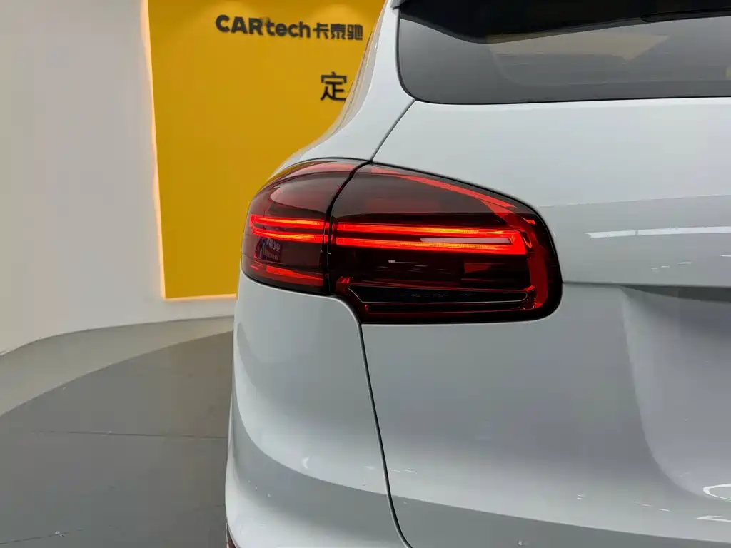 Porsche Cayenne — миниатюра 14
