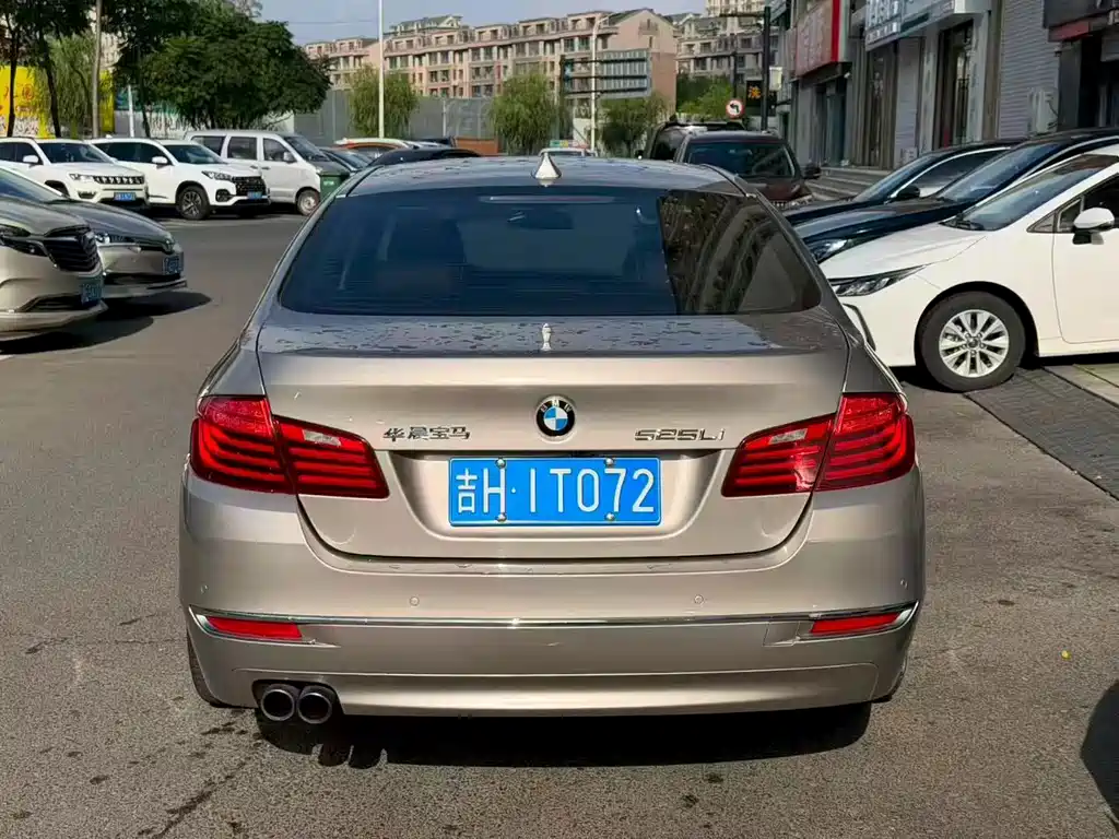 BMW 5 Series — миниатюра 9