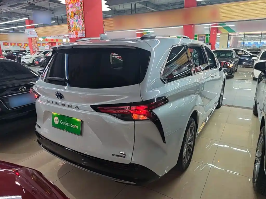 Toyota Sienna — миниатюра 7