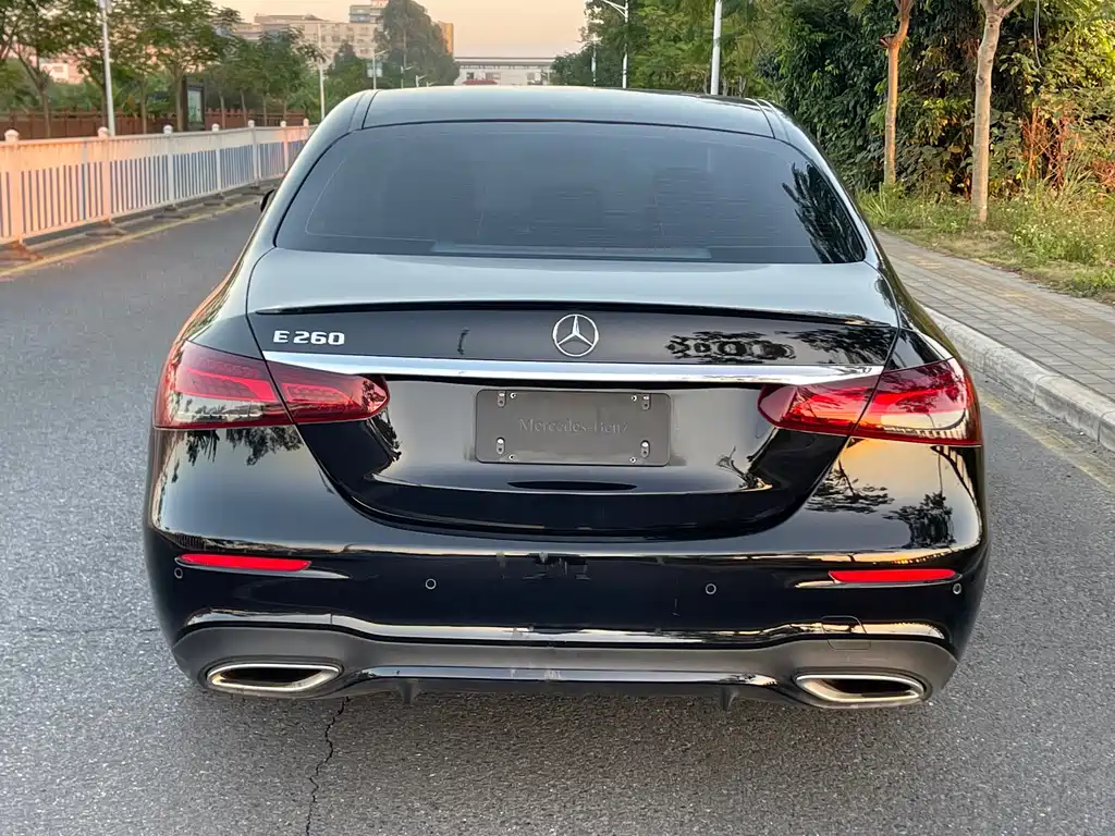 MERCEDES-BENZ E CLASS