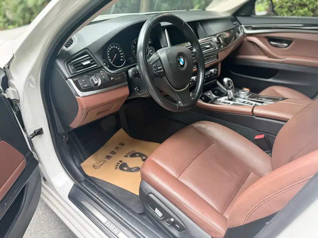 BMW 5 Series — миниатюра 6