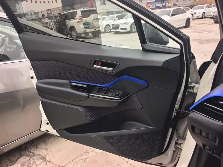 Toyota IZOA — миниатюра 7