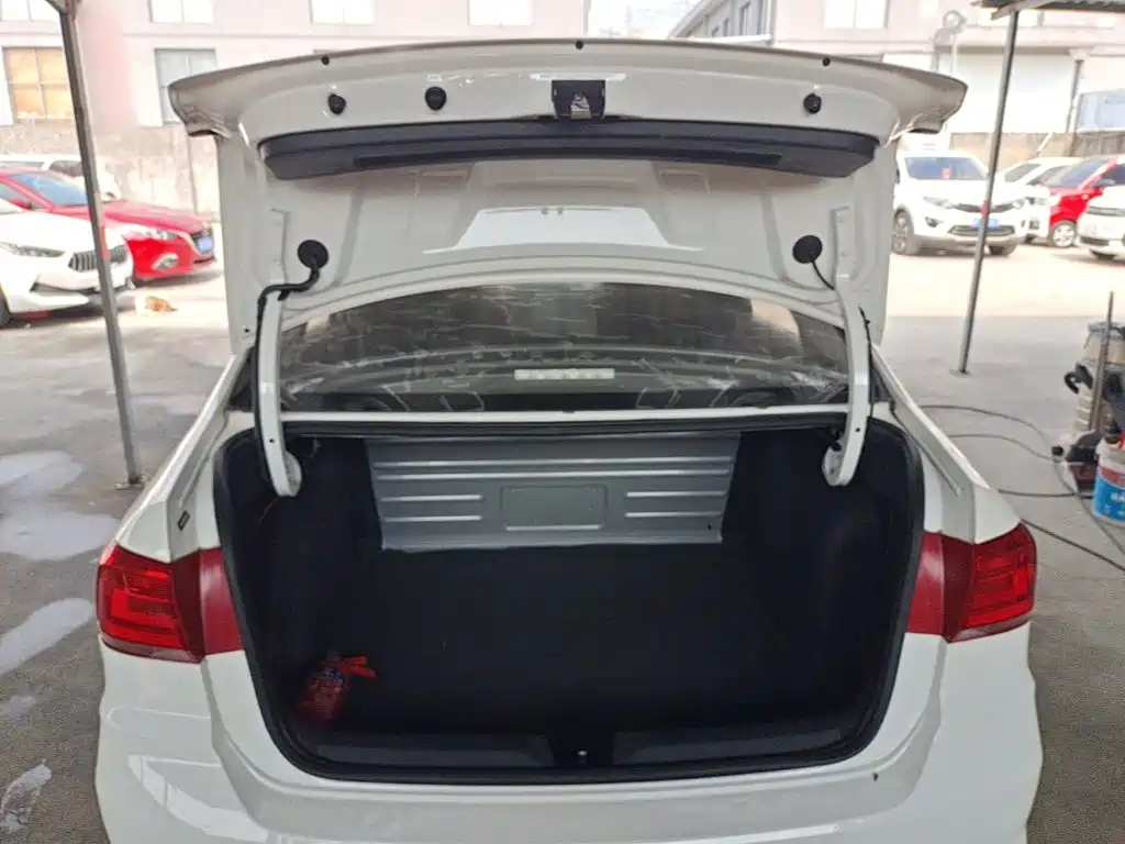 Volkswagen Santana — миниатюра 19