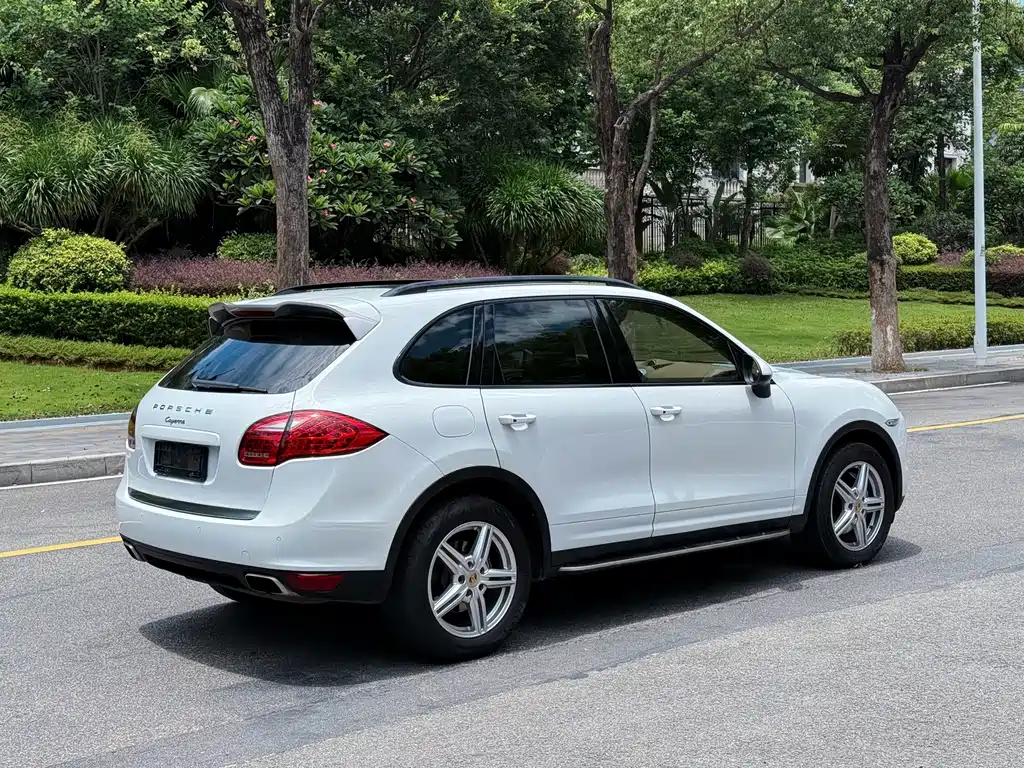 Porsche Cayenne — миниатюра 9