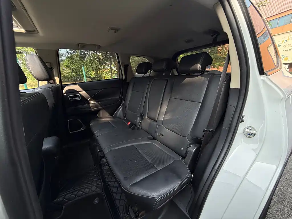 Mitsubishi Outlander — миниатюра 8