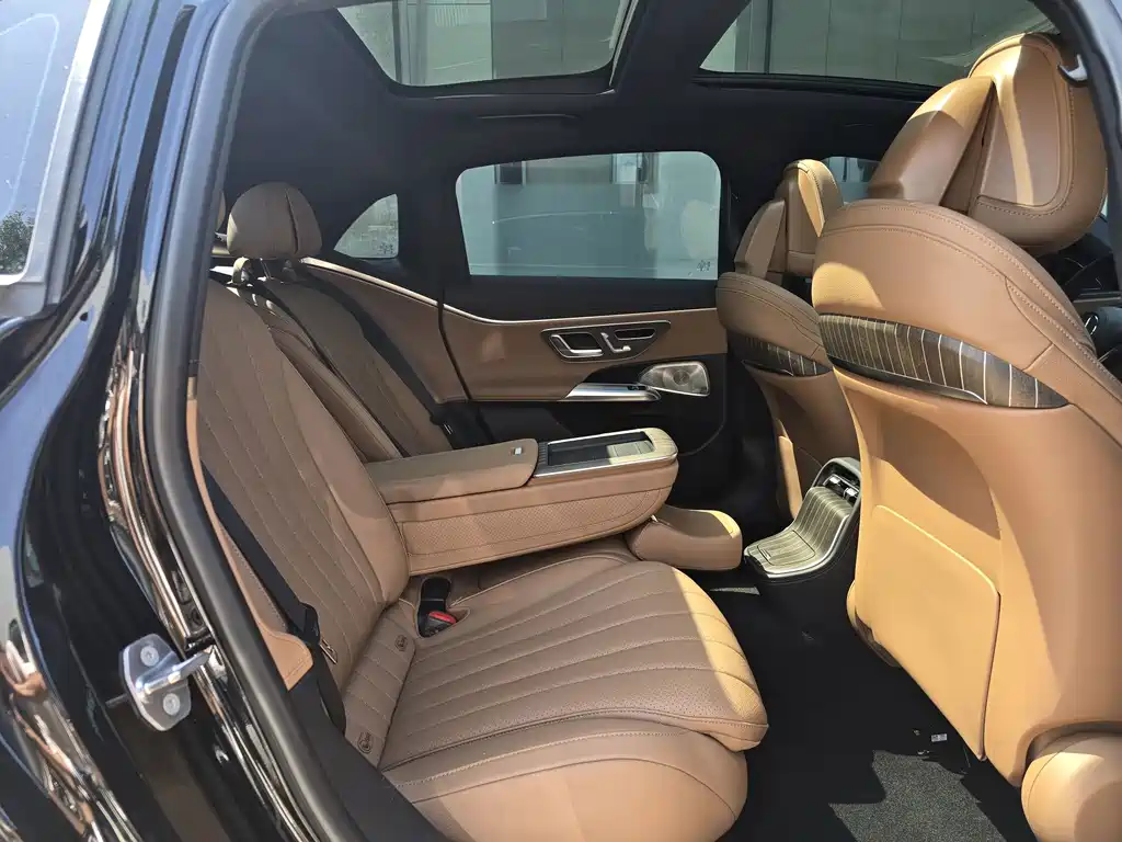 Mercedes-Benz E-Class — миниатюра 15