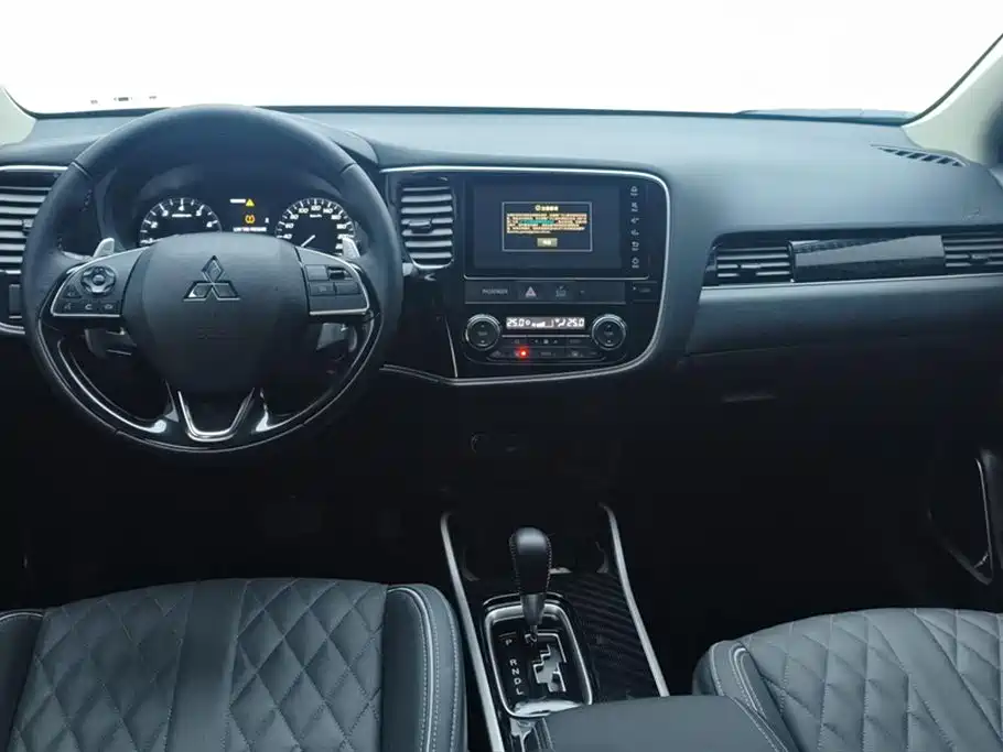 MITSUBISHI OUTLANDER