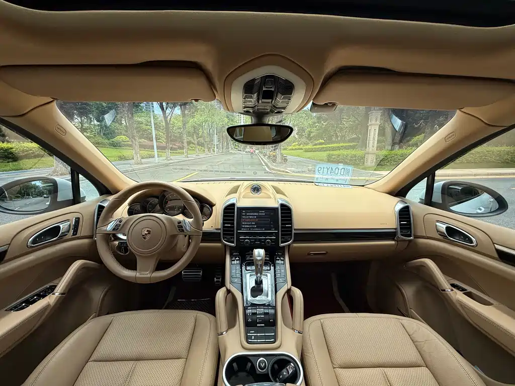Porsche Cayenne — миниатюра 13