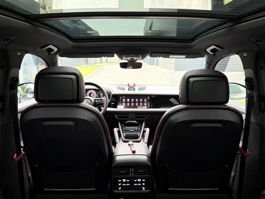 Porsche Cayenne — миниатюра 9