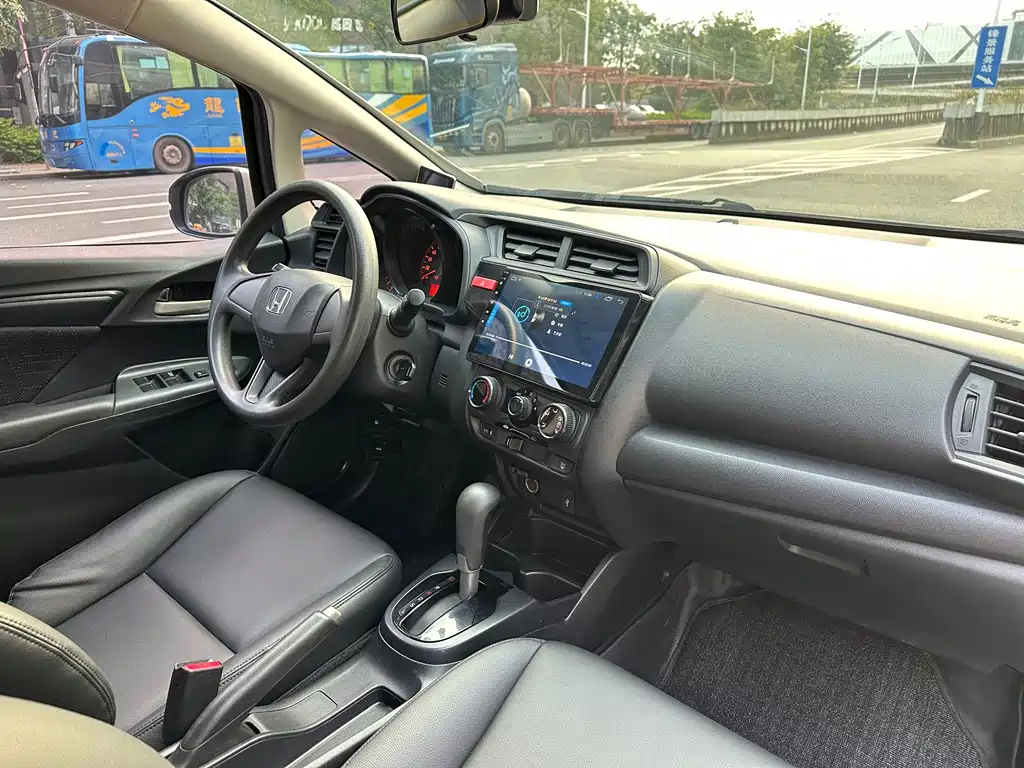 Honda Fit — миниатюра 8