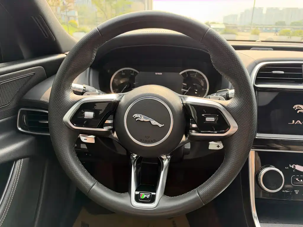 Jaguar XEL — миниатюра 16