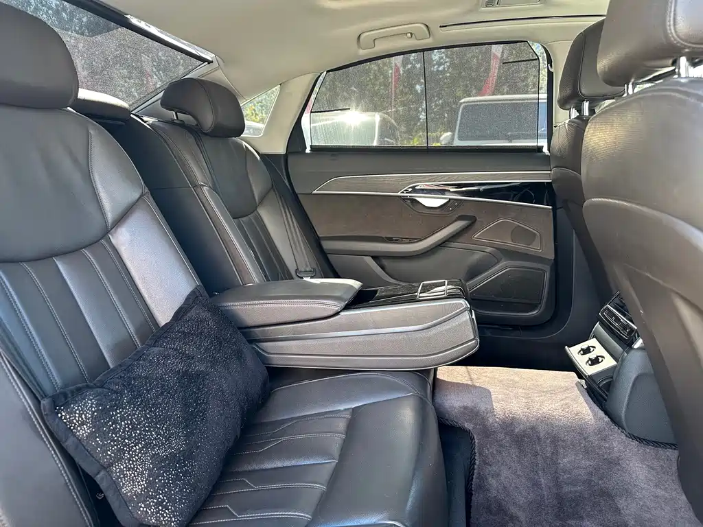 Audi A8 — миниатюра 6