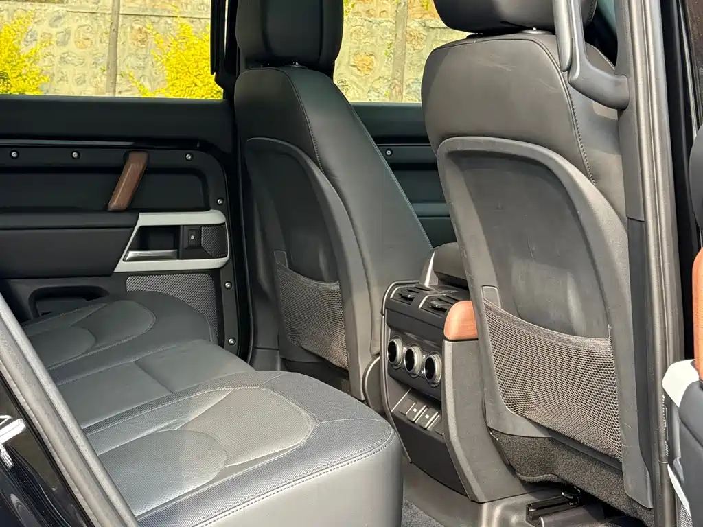 Land Rover Defender — миниатюра 8