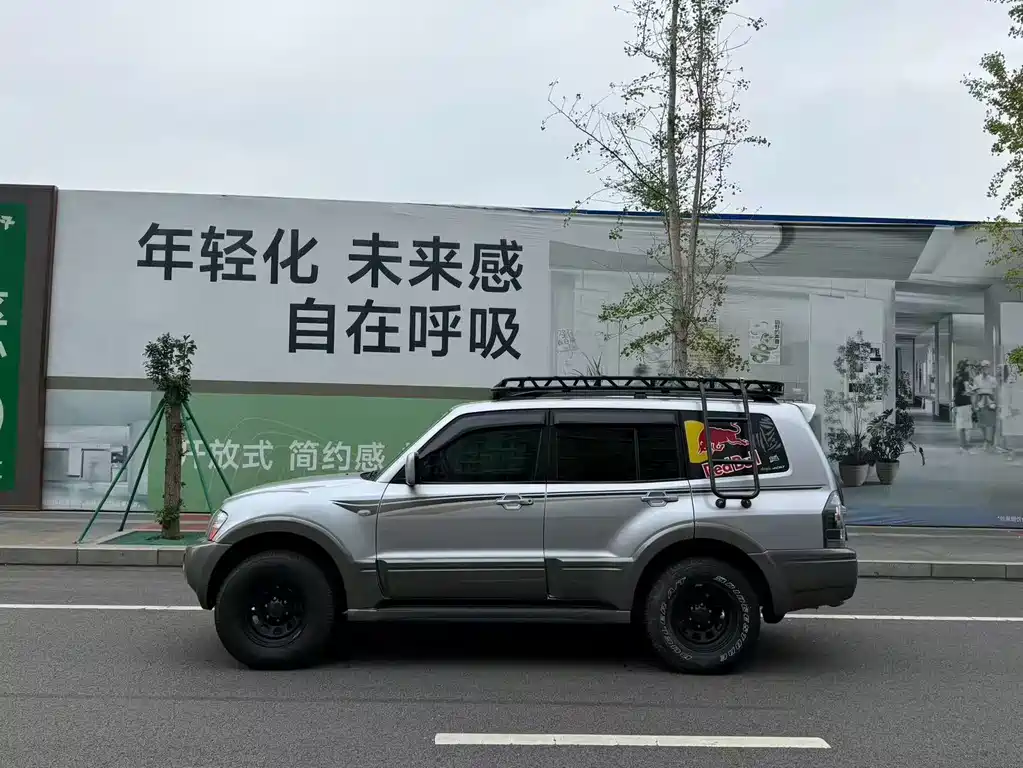Mitsubishi Pajero — миниатюра 9