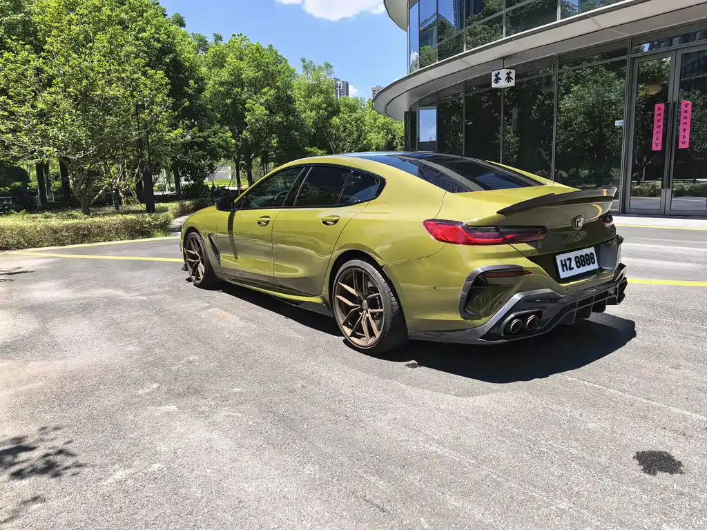 BMW 8 Series — миниатюра 13
