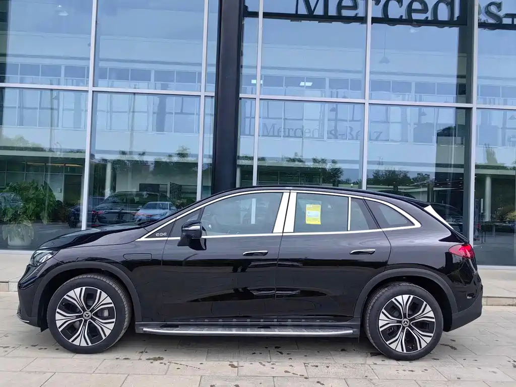 Mercedes-Benz EQE SUV — миниатюра 5