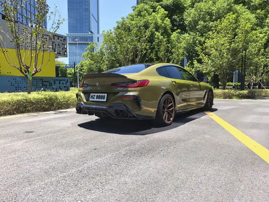 BMW 8 Series — миниатюра 11
