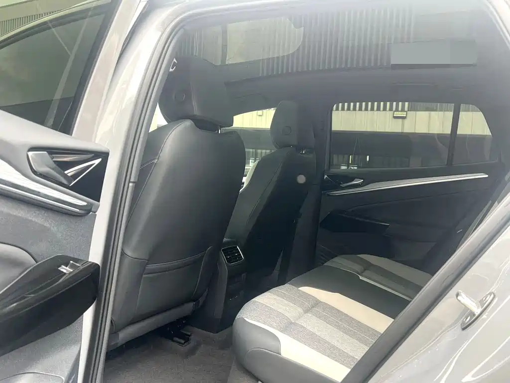 Volkswagen ID.4 Crozz — миниатюра 4