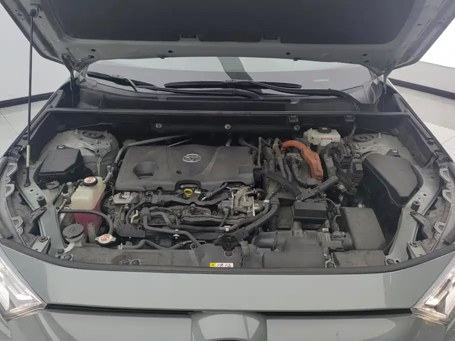 Toyota RAV4 — миниатюра 10