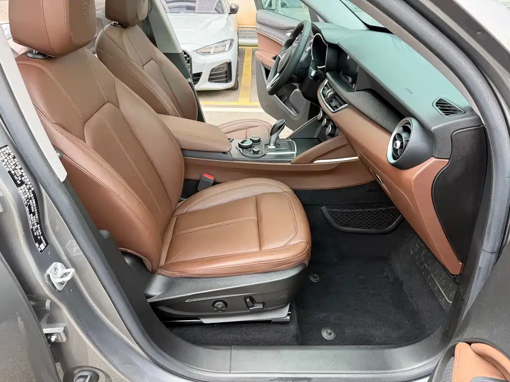 Alfa Romeo Stelvio — миниатюра 13