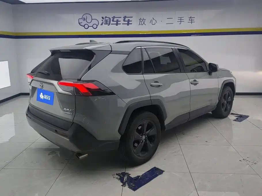 Toyota RAV4 — миниатюра 3