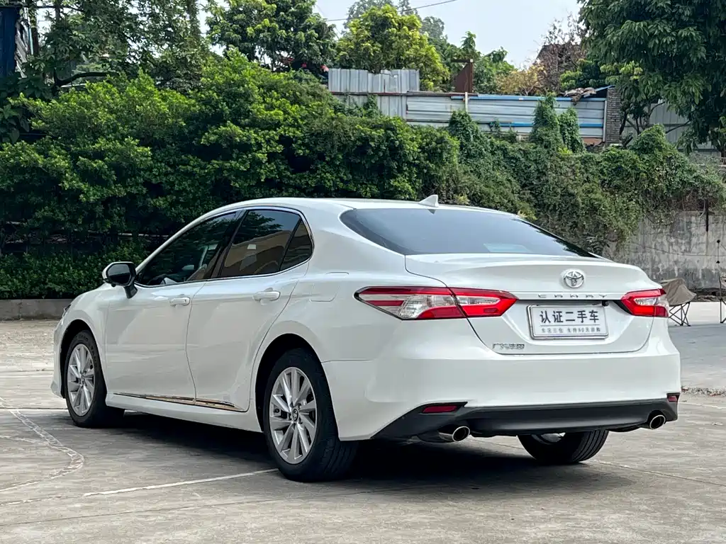 Toyota Camry — миниатюра 10