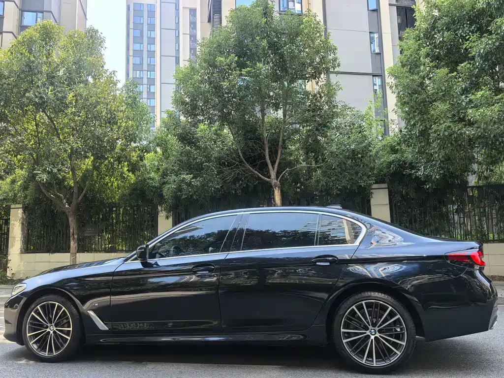 BMW 5 Series — миниатюра 17