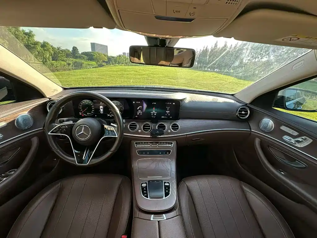 Mercedes-Benz E-Class — миниатюра 5