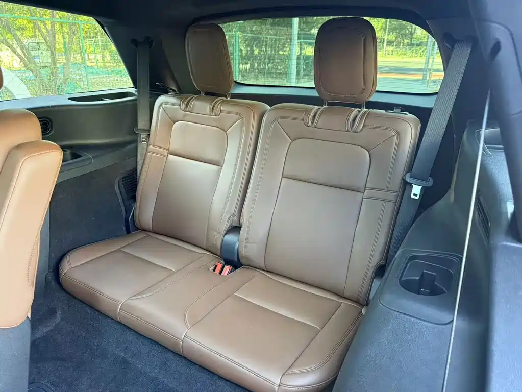 Lincoln Aviator — миниатюра 12
