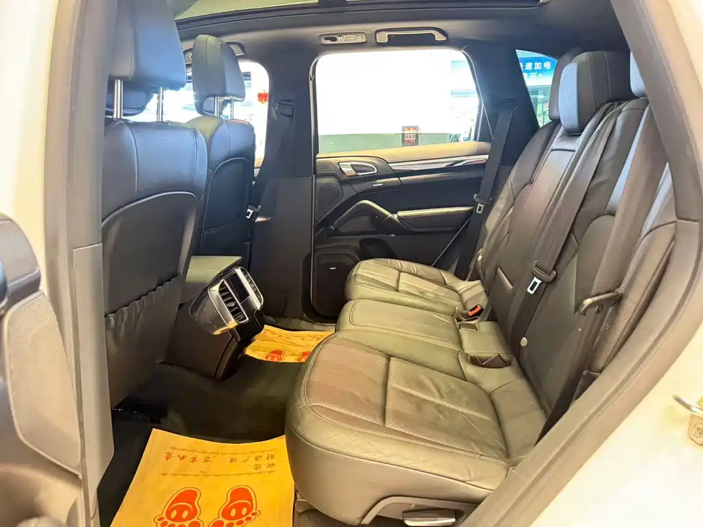 Porsche Cayenne — миниатюра 18