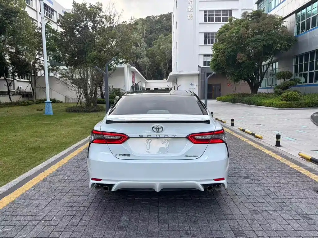 Toyota Camry — миниатюра 5